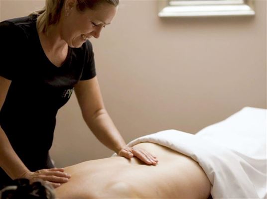 Fysiurgisk massage i Herning – Løsn dine spændinger efter timevis foran computeren