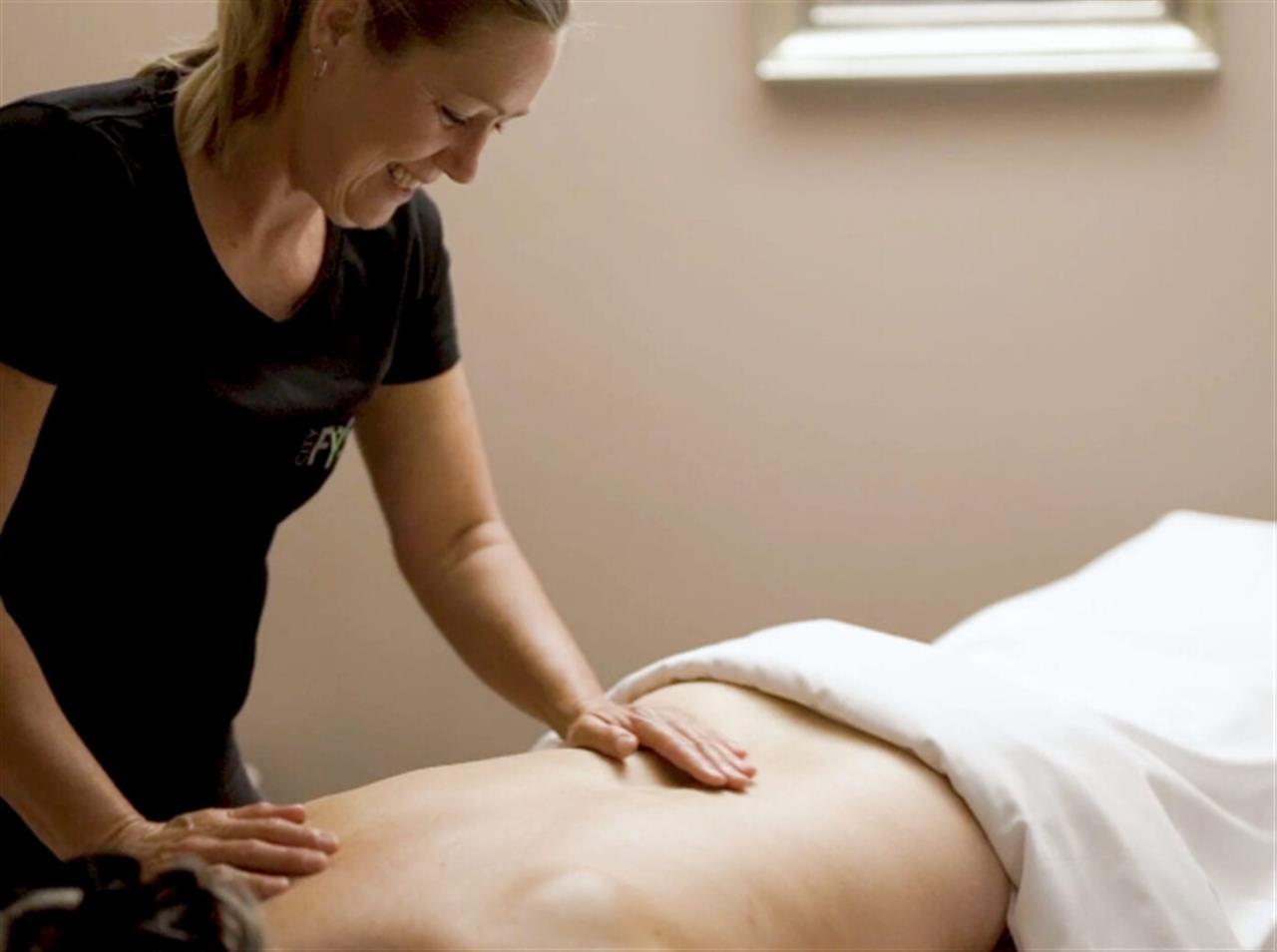 Fysiurgisk massage i Herning – Løsn dine spændinger efter timevis foran computeren